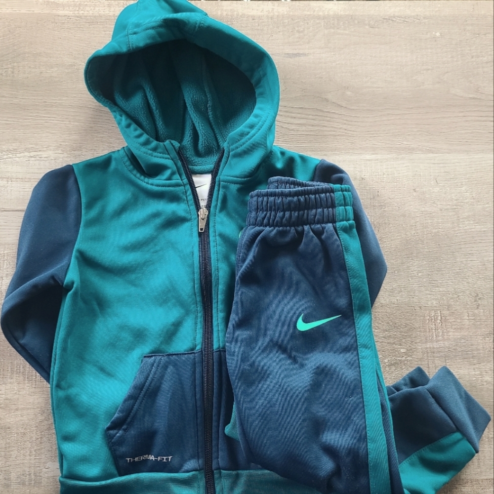Nike Boys' Therma-fit set Size 3T